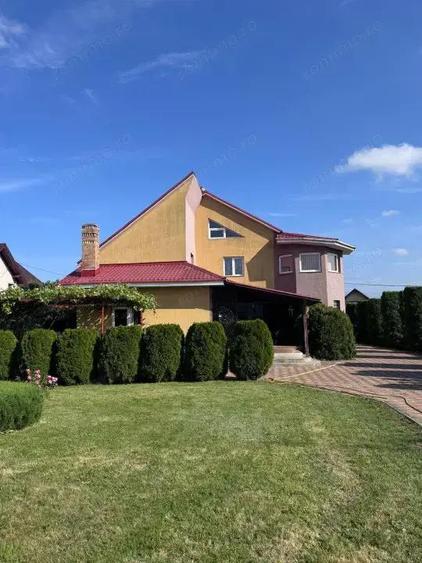 Casa individuala, teren 2500mp, Siret - 2