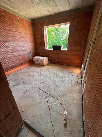 Utvin- toate utilitatile- 4 camere- bucatarie inchisa - 8