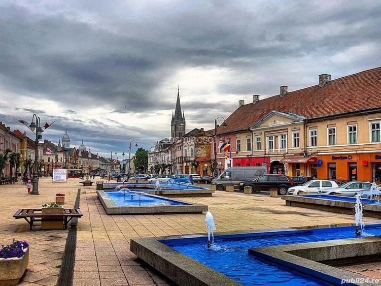 Spatiu de Inchiriat, Locatie Ultra-Centrala Turda mobilat pt birou Spatiu de Inchiriat, Locatie Ultra-Centrala Turda mobilat pt birou