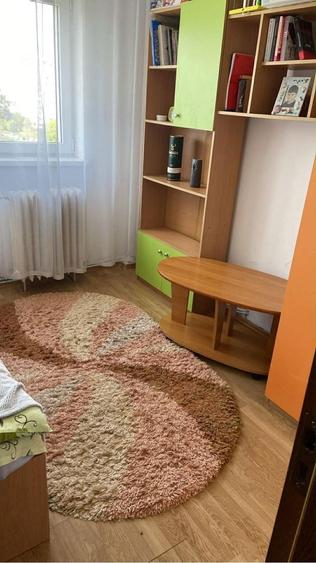 Vand apartament 4 camere , decomandat , - 1