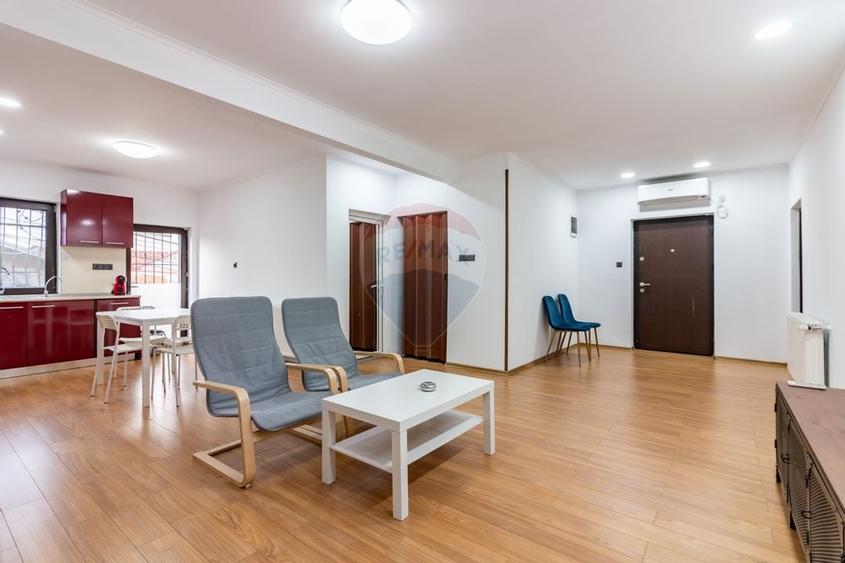 Spațiu comercial de vanzare în Voluntari, stradal, randament 10,7/an - 6