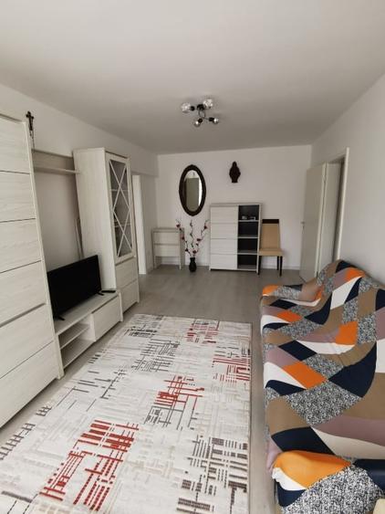 Apartament cu 2 camere semidecomandat, mobilat în Sinaia