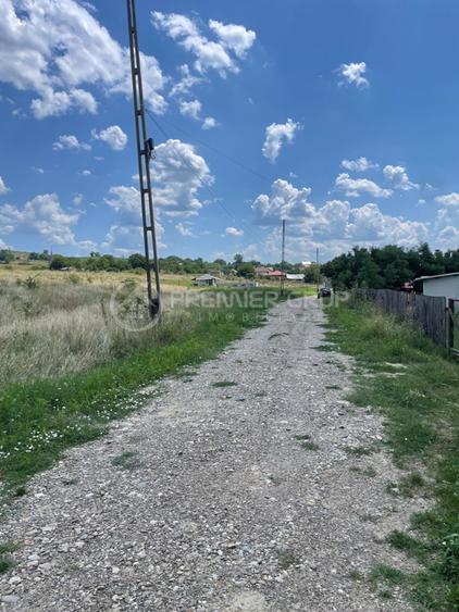 Teren extravilan cu deschidere la 2 drumuri - Miroslava 4500mp - 3