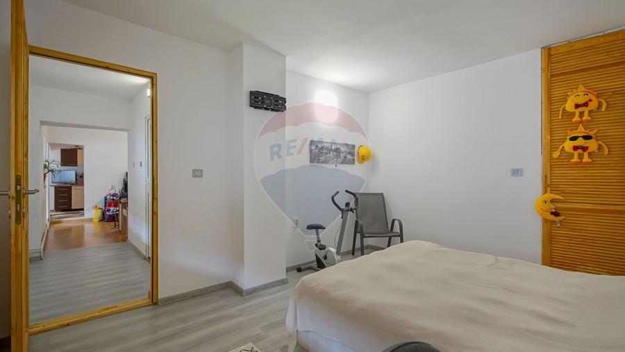 Casa spatioasa cu teren generos, in zona centrala a Sacelelor - 20