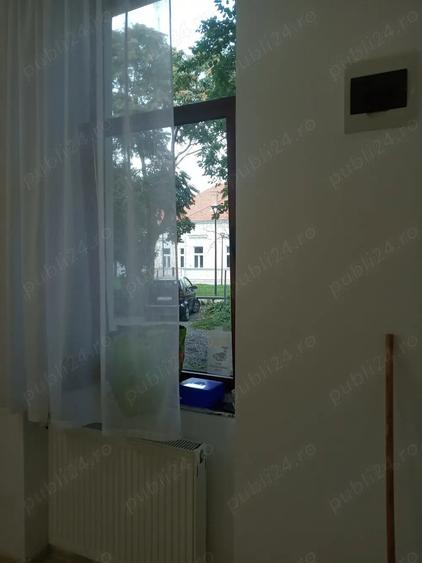 PF dau in chirie spatiu 33mp pretabil birou sau alte avtivitatizona centrala - 2