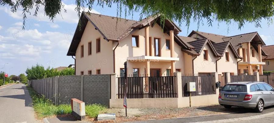 Proprietar Casa de vanzare in Via Carmina: 4 Dormitoare, 2 Baje, 2 Balcoane si gradina