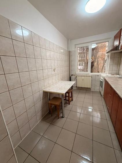 Apartament 2 camere decomandat, etaj 2, aproape de metrou Pacii - 10