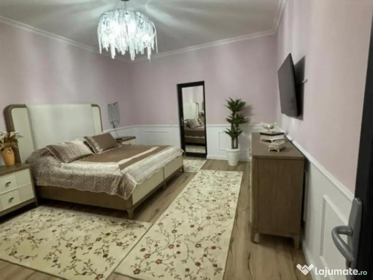 3 imobile distincte pozi?ionate intr-o curte cu teren de 7 - 13