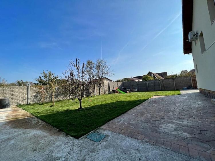 Vand casa cu etaj , in regim ( P+M) - 8
