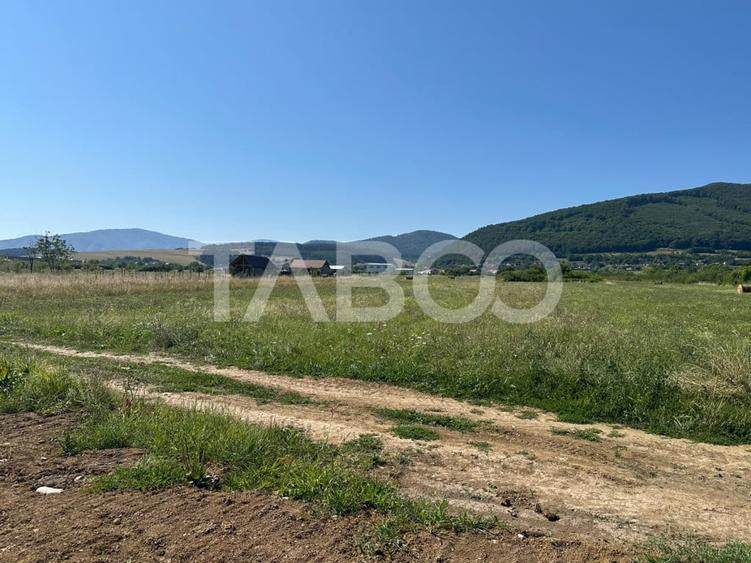 Teren de 1800 mp, în Poplaca