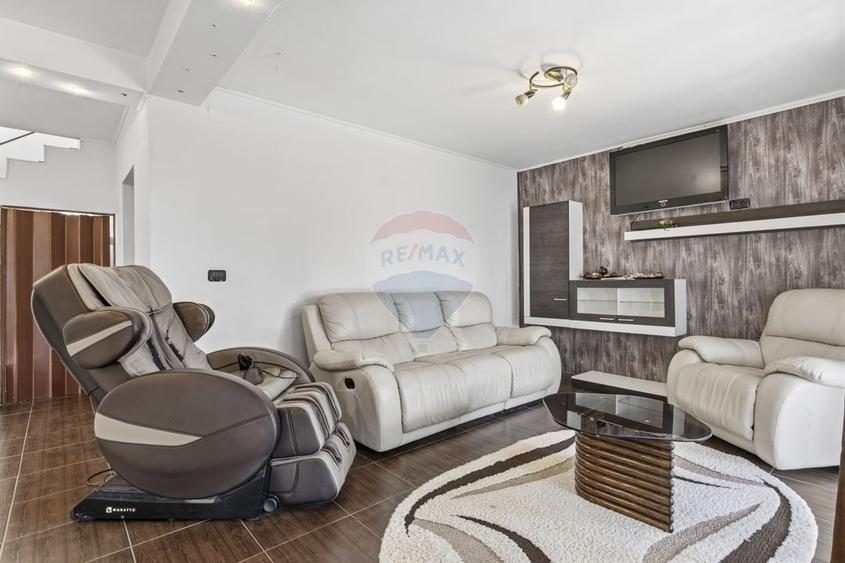 Casă cu 5 camere de inchiriat in Sofronea,Arad - 9