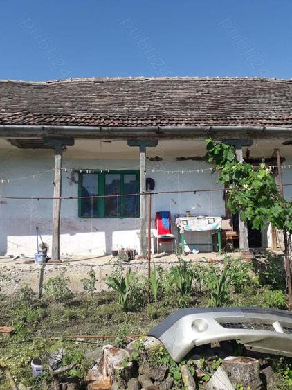 casa batrineasca cu teren de vinzare - 2