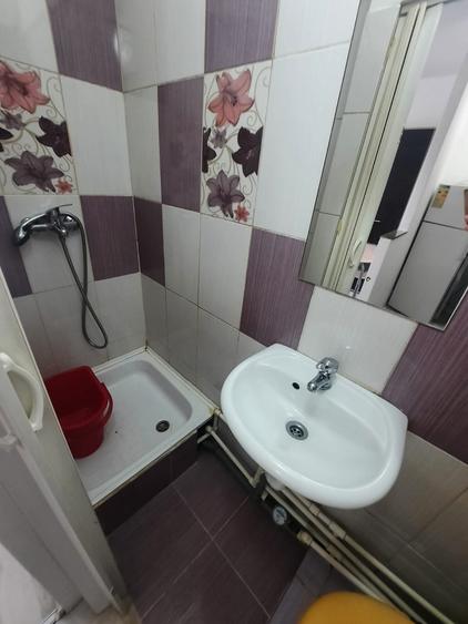 Garsoniera, etajul 2/4, zona Podu Ros - 5