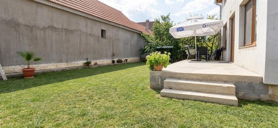 Casă cu 6 camere cu Teren 370 Mp în Haieu