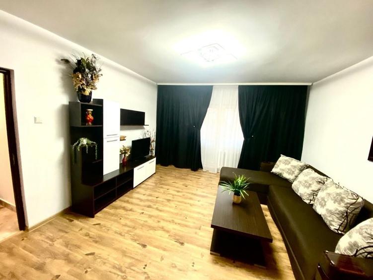 Apartament cu 2 camere decomandat, mobilat în Exterior Vest