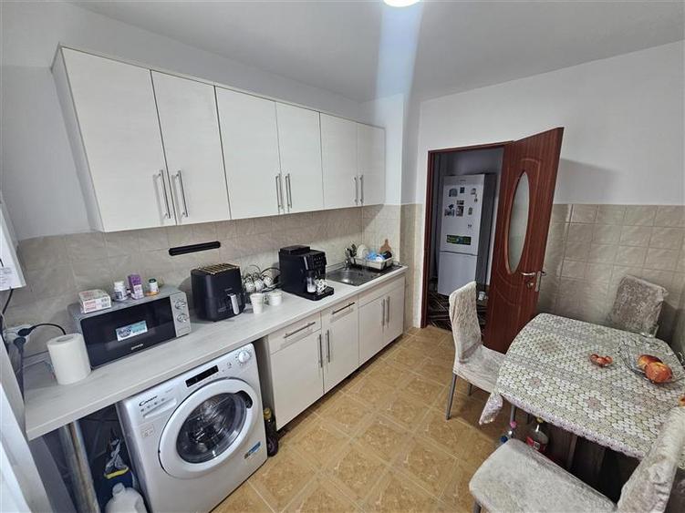 Resita, 3 Cam. Cf. 1, Mobilat+Utilat, Et. 1, Bulevard, Micro 3 - 7