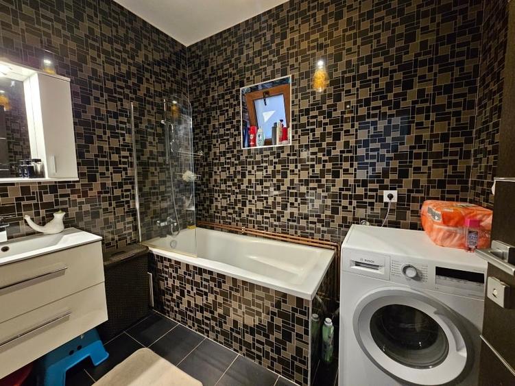 Vand apartament 3 camere decomandate , la vila cu curte individuala - 7