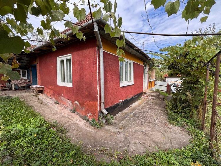 Casă cu 3 camere în Moișa