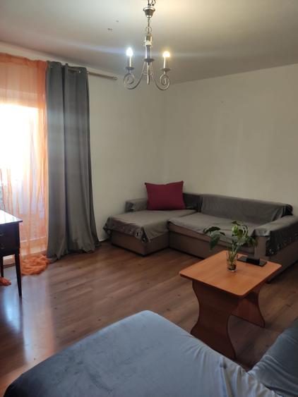 Apartament cu 2 camere semidecomandat, mobilat în 13 Septembrie
