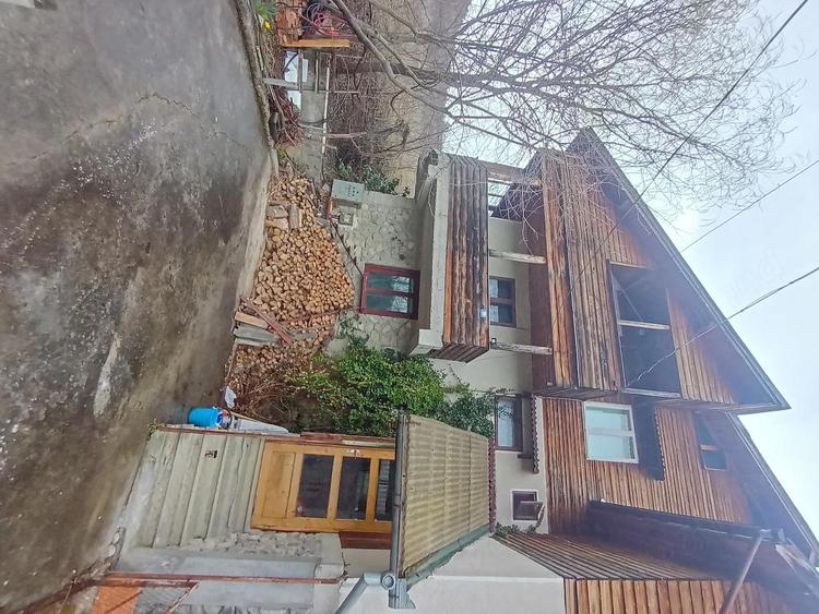 Casa cu 5 camere ?i teren de 1370 mp - 1