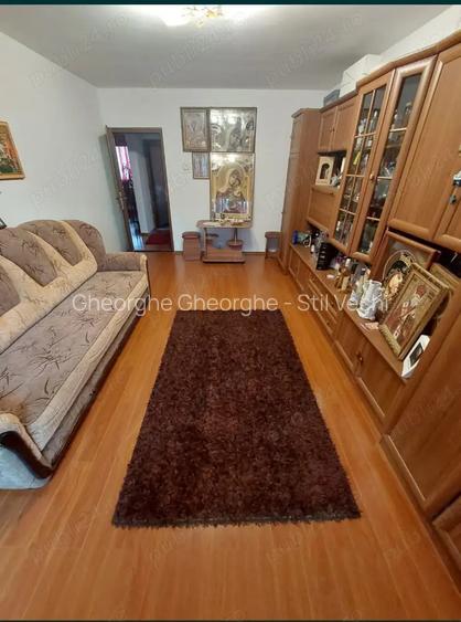 Vand apartament 2 camere et.2 in Petro?ani Aeroport frt.bine intretinut