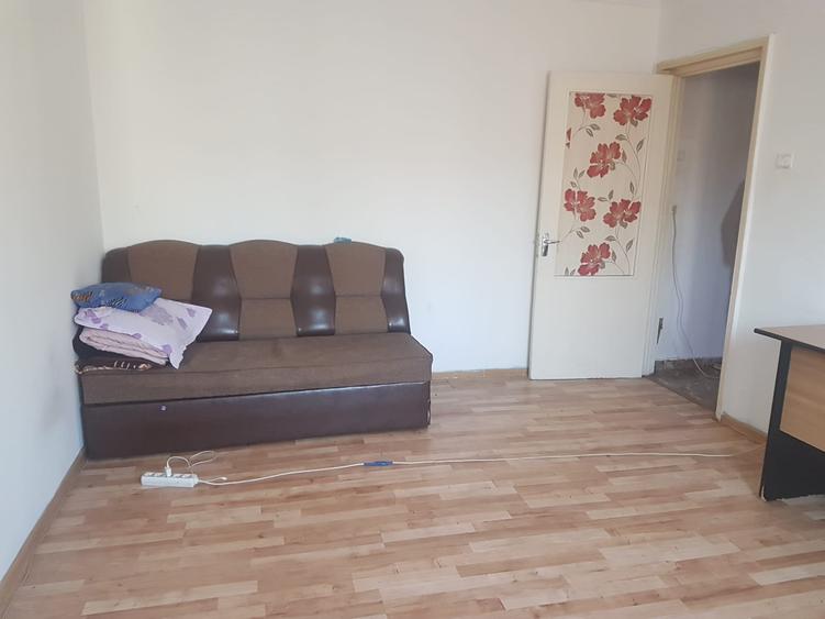 Apartament doua camere, nedecomandat, etaj trei, CT, termopan, balcon, geam baie - 11