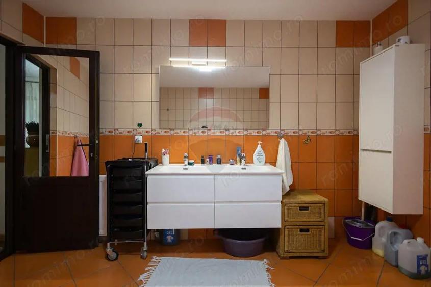 Casa spatioasa de vanzare - 7