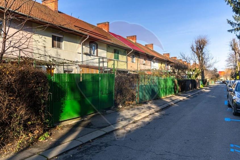 Casă "insiruita" 3 camere D+P+1+ pod/  str Forjei  - Brasov - 1