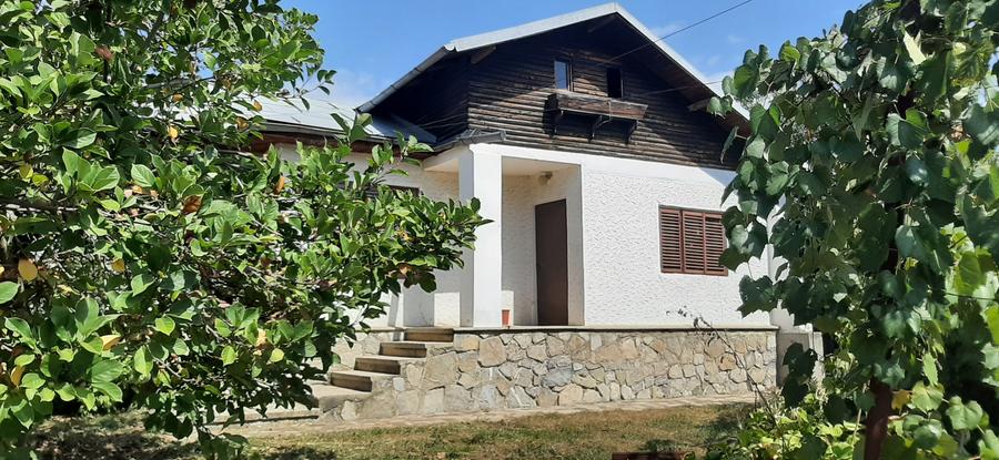 Oras Baicoi casa 90mp ,teren 1750 mp - 1