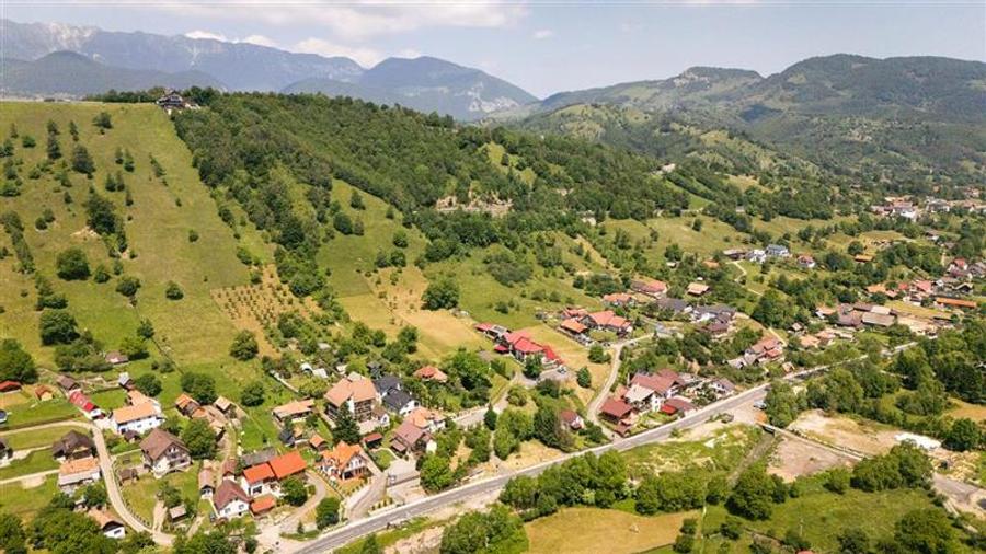 FILM!View superb catre munti,teren pretabil constructie Hotel,4.400 mp, Moieciu - 44