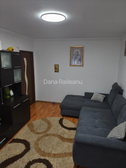Vând apartament cu 2 camere, semidecomandat