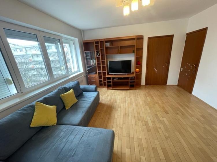 Piata Domenii, 3 camere deosebit, etaj 6, bloc reabilitat, 70 mp, vedere spate - 1