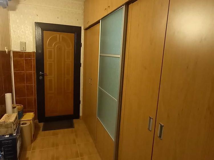 Apartament cu 2 camere semidecomandat, mobilat în Rovine