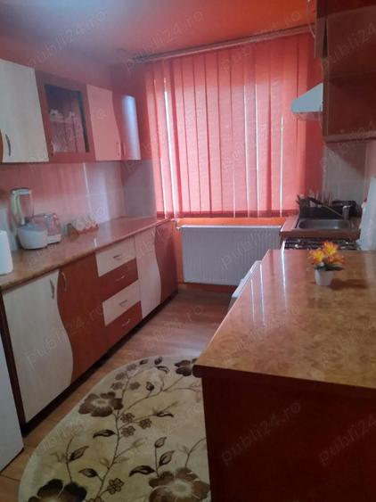 Ocazie-De vanzare apartament cu 3 camere decomandat - 1