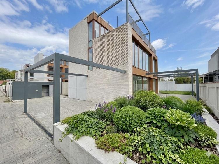 Vanzare - vila NOUA - 6 camere+curte - Iancu Nicolae-Pipera - 4