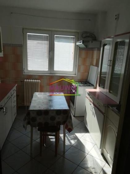 1 min Eminescu 2camere liber Cf.1 etaj intermediar pe mijloc bloc 1980 - 4