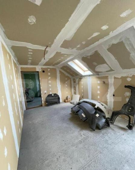 Apartament cu destinatii multiple, semifinisat, 227 mp, zona - 11