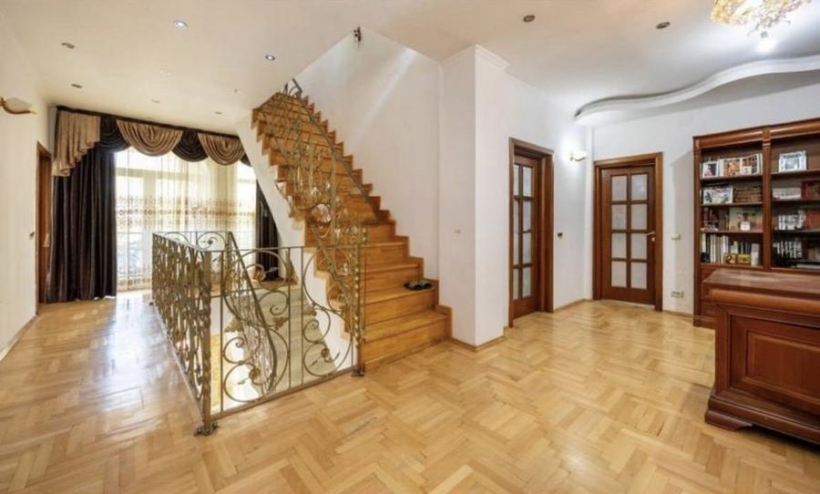 Casa individuala / Spatiu comercial / Clinica | 335 mp, curte proprie | Baicului - 13