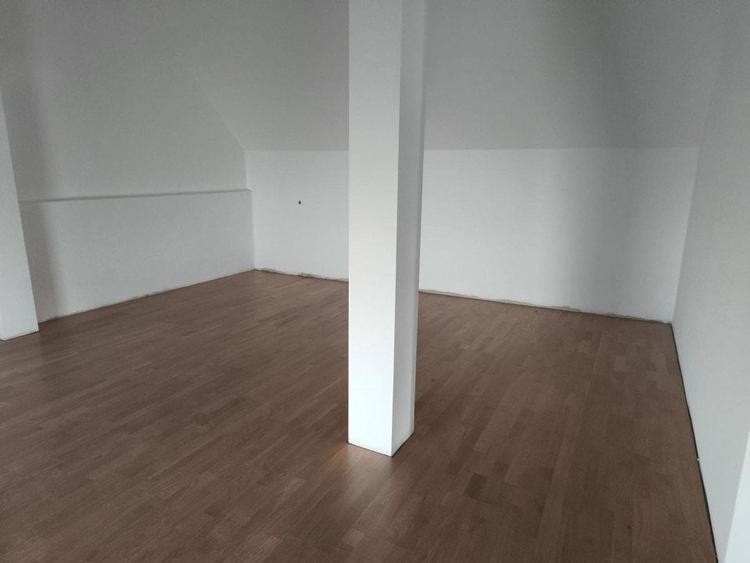 Casă cu Teren 2500 Mp în Marginea
