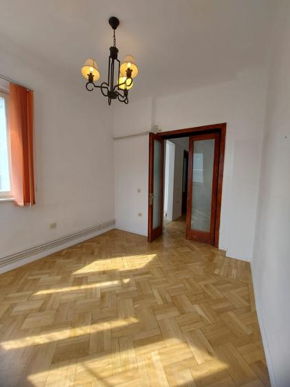 Vanzare apartament cu 4 camere la etaj 1 in vila Cotroceni cu garaj - 9