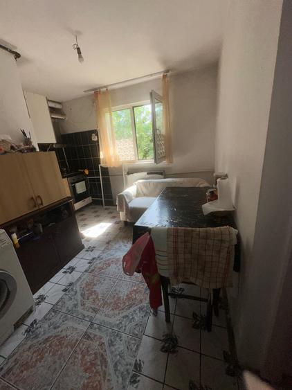 Apartament cu 3 camere decomandat în Exterior Vest