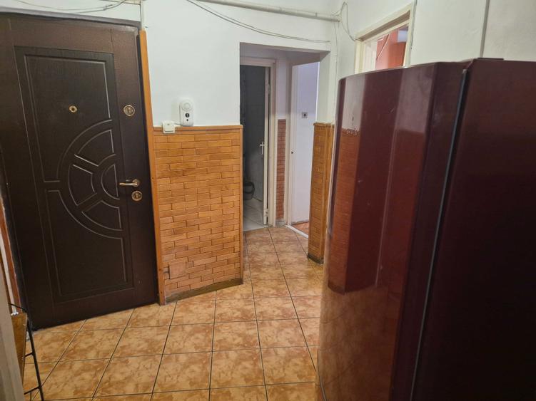 Apartament 2 camere  decomandat , zona  Cetate - 5