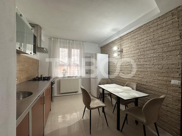 Apartament cu 3 camere decomandat, mobilat în Mihai Viteazul