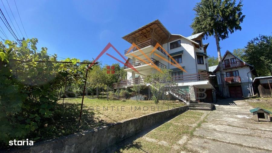 Vila de vanzare, teren 3100 mp, 7 camere, 6 grupuri sanitare, 3 CT, an - 9