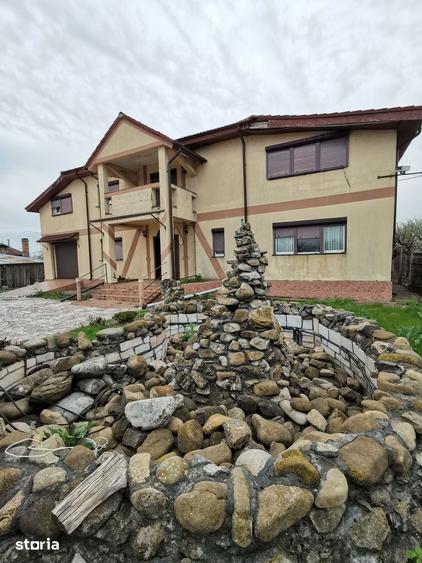 Casă cu 6 camere cu Teren 3187 Mp în Urechești