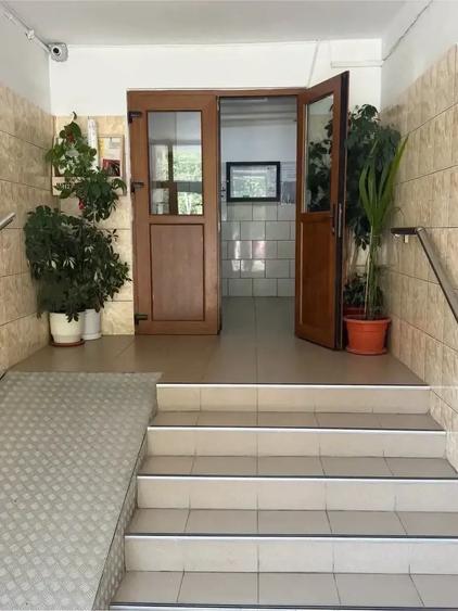 Apartament cu 3 camere decomandat în Crângași