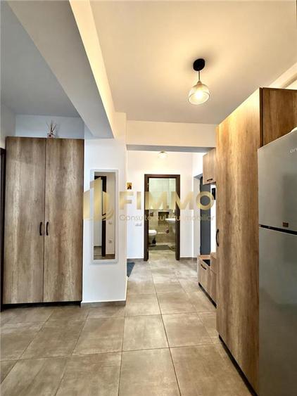 Apartament cu 3 camere decomandat, mobilat în Est