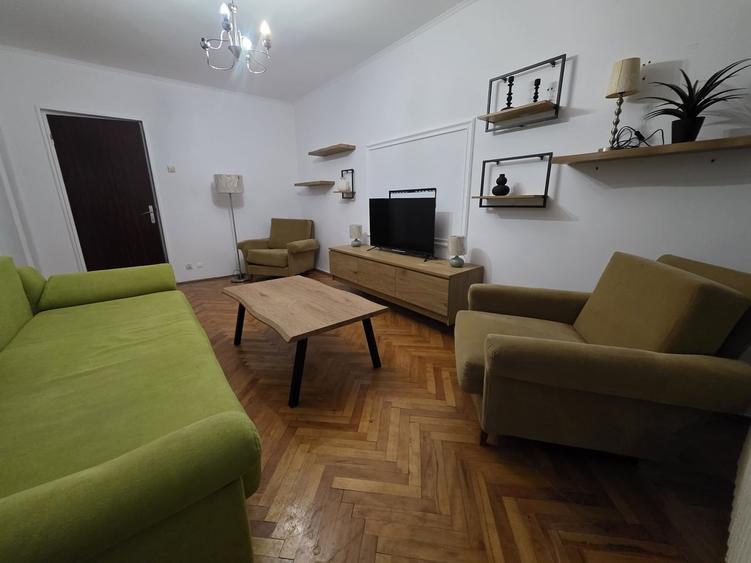 Apartament cu 2 camere semidecomandat în Teiul Doamnei