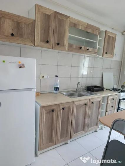 Garsonieră decomandată în Roșu