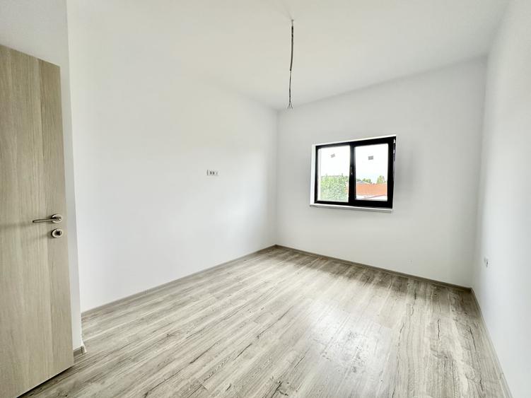 Duplex cu 5 camere cu Canalizare în Moșnița Nouă